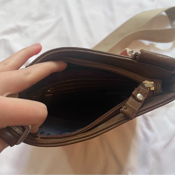 Tommy Hilfiger Crossbody bag - Picture 3 of 3